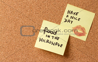 Yellow sticky note/ post it Have a nice day. Kiss food in the microwave