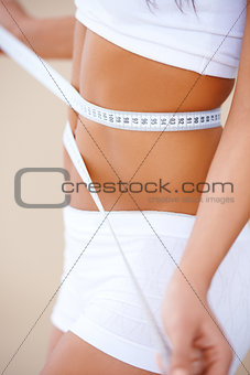 Sporty waist is being measured