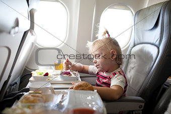 eating in the airplane