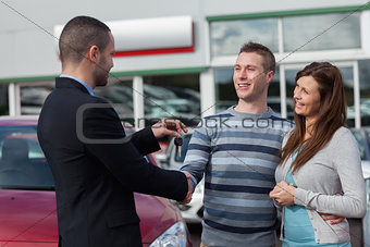 Man shaking hand with salesman