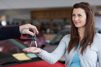 Woman receiving car keys in his hand