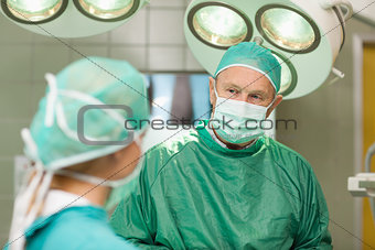 Two surgeons looking at each other