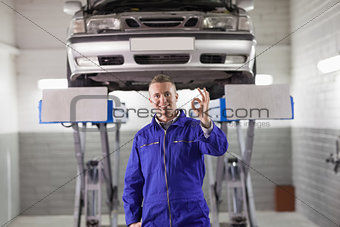 Mechanic doing a gesture with his hand