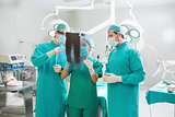 Surgical team talking about a X-ray