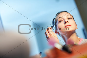 The young woman directs a make-up in the morning
