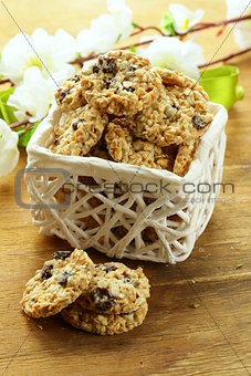 Crispy cookies with sunflower seeds and raisins