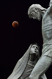 Statues and eclipse of the Moon