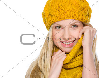 Portrait of smiling girl in autumn clothes