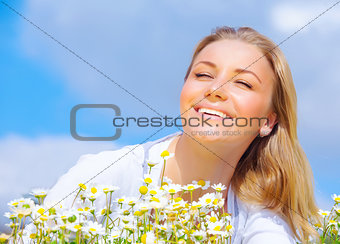 Young woman enjoying daisy field