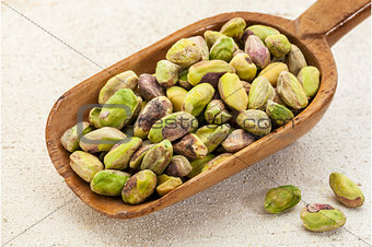 raw pistachio nuts on a scoop