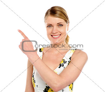 Happy young woman pointing copyspace