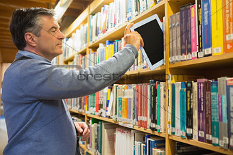 Man putting a tablet pc in the shelves
