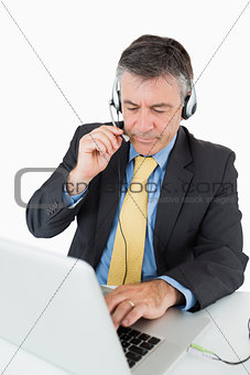 Man sitting at his desk with headphones