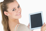 Smiling woman showing a screen tablet