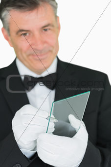 Smiling waiter using virtual screen