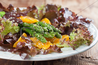 Asparagus salad with oranges and hemp seeds