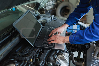 Auto mechanic using laptop