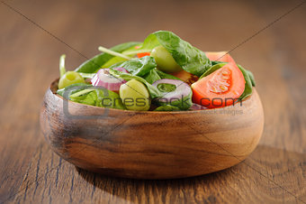Salad with tomato, olives and spinach