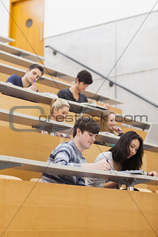 Studying students in a lecture hall