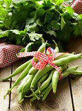 fresh green bean pods (peas, beans)