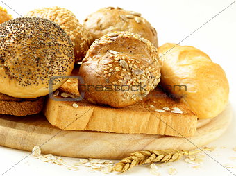 different types of bread (rye bread, white  loaf, bun)