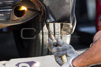 Repairing exhaust pipe