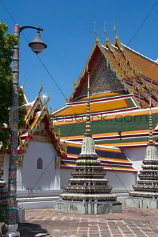 Lamp and stupas, Wat Po