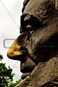 Abraham Lincoln Gravesite Statue