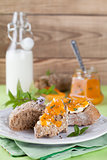 Bread with apricot and mint jam