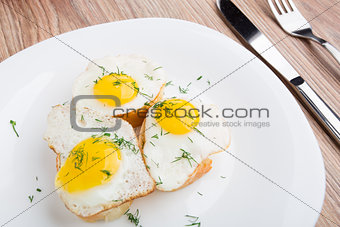 Fried quail eggs on baguette