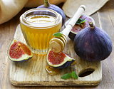 Fresh ripe figs and light honey - a healthy dessert