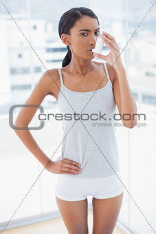 Stern model using her asthma atomizer