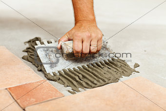 Laying ceramic floor tiles