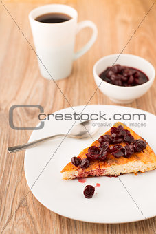 Cheesecake with berries sauce