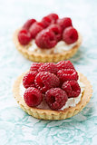 Little mascarpone tart with raspberries
