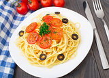 Pasta sliced with cherry tomatoes