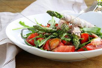 arugula salad with tomatoes and asparagus
