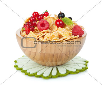 Fresh corn flakes with berries