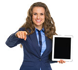 Business woman holding tablet pc with blank screen and pointing 