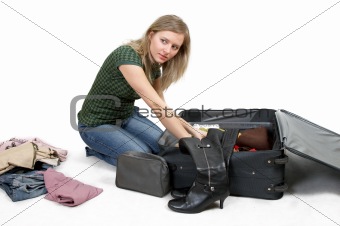 girl is packing clothes