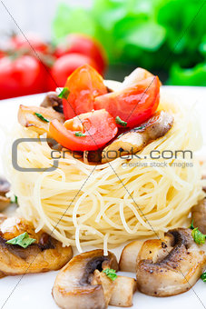 Pasta with cherry tomato and mushrooms