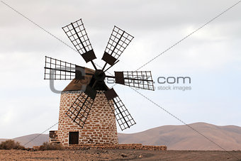 Puesta del sol de Tefia windmill