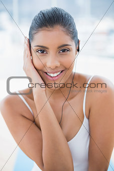 Smiling toned brunette listening to music