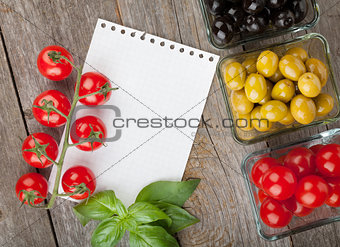 Blank notepad paper for recipes and fruits