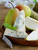 Blue cheese and pears