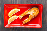 Fried salmon with lemon