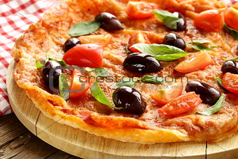 pizza with olives and tomatoes