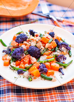 Salad with pumpkin and purple cauliflower