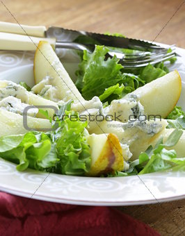 gourmet salad with pear and blue cheese