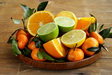 different types of citrus fruits (orange, lime, lemon, tangerine)